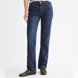 NWT Abercrombie mid rise straight leg jeans 25S (with tags)